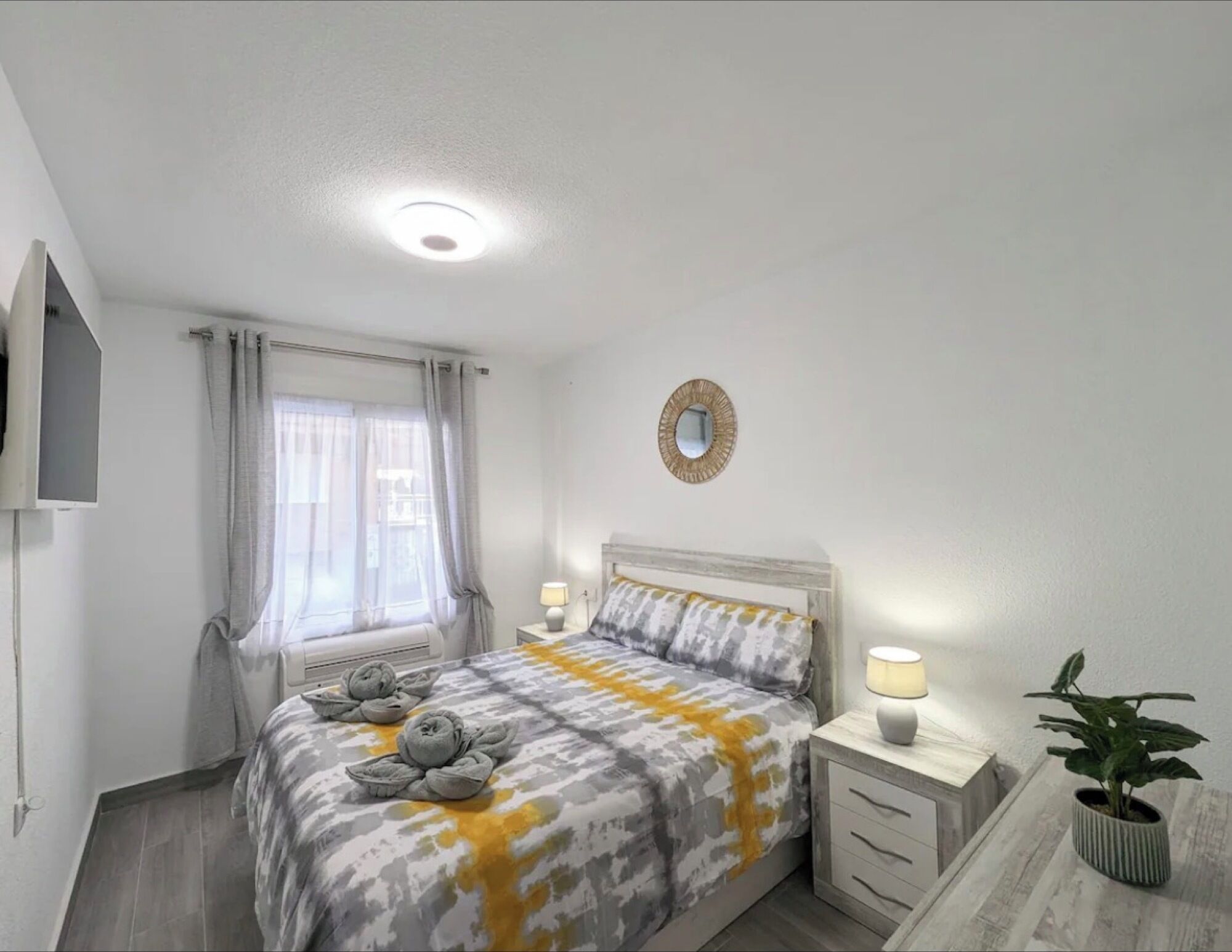 Iron/ironing board, free WiFi, bed sheets