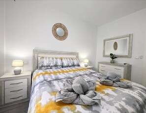 3 chambres, fer et planche à repasser, Wi-Fi gratuit, draps fournis