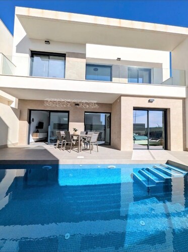 Villa 'Amplia  Esquinera Con Piscina' with Private Pool, Wi-Fi and Air Conditioning