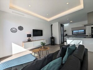 TV - Villa 'Amplia  Esquinera Con Piscina' with Private Pool, Wi-Fi and Air Conditioning (Los Montesinos)