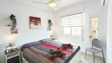 3 slaapkamers, een strijkplank/strijkijzer, gratis wifi, beddengoed