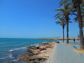 Una spiaggia nelle vicinanze