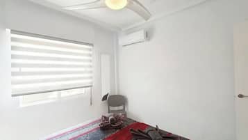 Een strijkplank/strijkijzer, gratis wifi, beddengoed