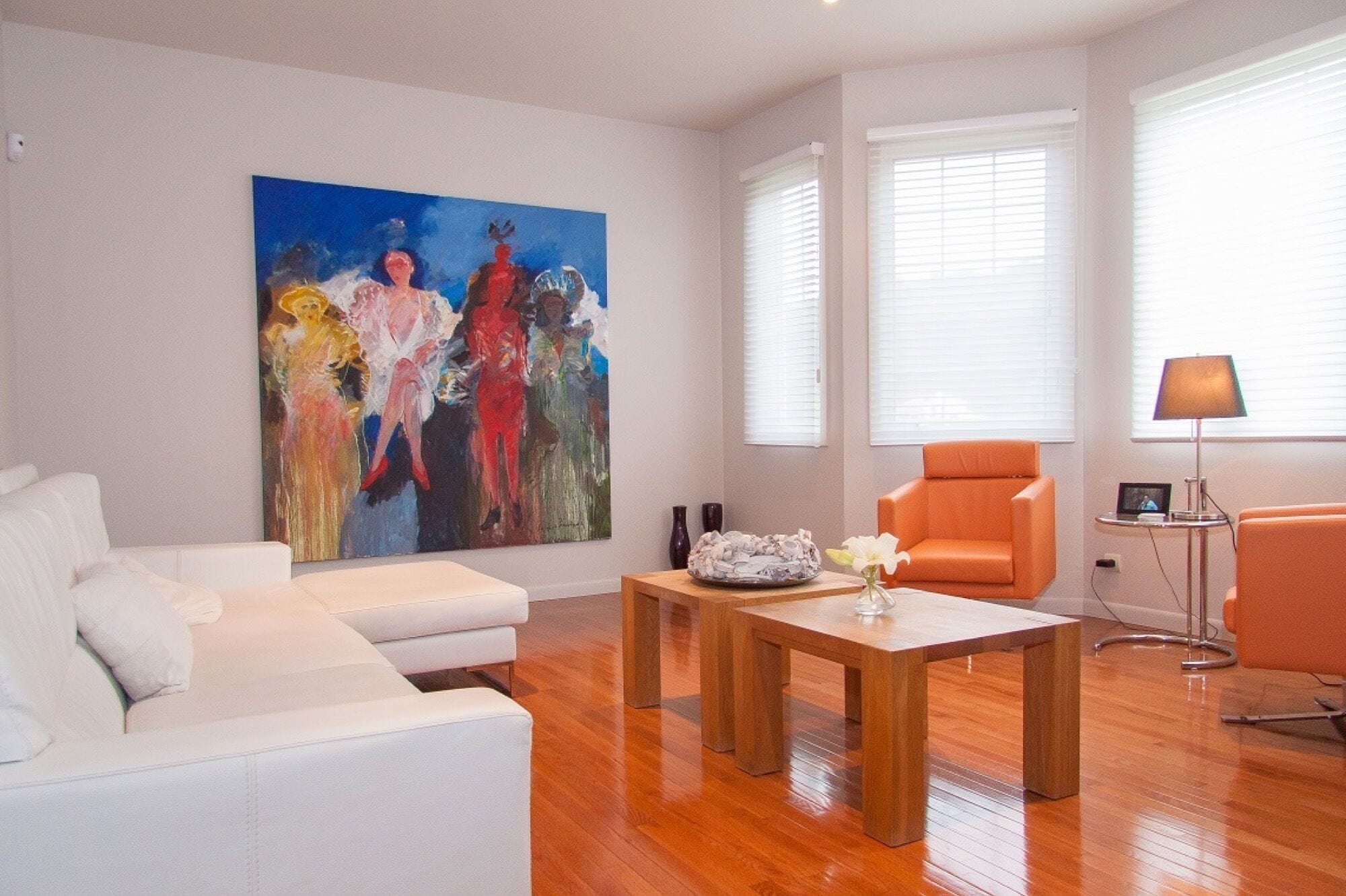 Televisión, chimenea y estéreo 