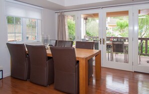 Dining - Holiday Home 'Villa Sitges Mas Mestre' with Mountain View, Wi-Fi and Air Conditioning (Olivella)