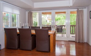 Dining - Holiday Home 'Villa Sitges Mas Mestre' with Mountain View, Wi-Fi and Air Conditioning (Olivella)