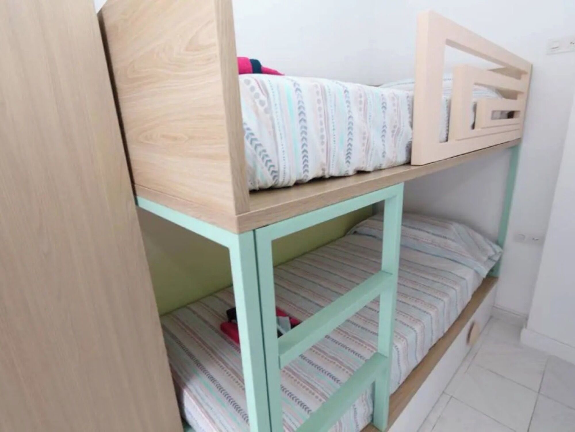 Iron/ironing board, free WiFi, bed sheets