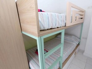 2 chambres, fer et planche à repasser, Wi-Fi gratuit, draps fournis