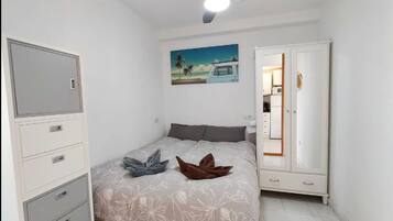 2 habitaciones, tabla de planchar con plancha y wifi gratis