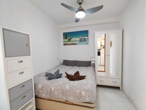 2 bedrooms, iron/ironing board, free WiFi, bed sheets - Cozy Apartment 300 m from the Beach with Lake View, Wi-Fi & Air Conditioning (La Mata)