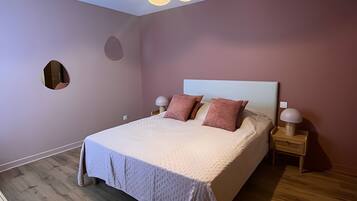 5 bedrooms, iron/ironing board, free WiFi