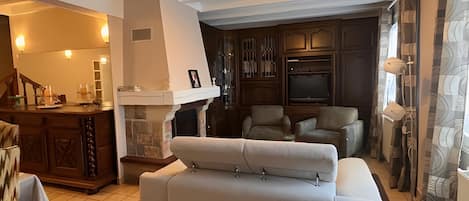 TV, fireplace, DVD player, stereo