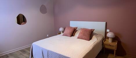 5 bedrooms, iron/ironing board, free WiFi