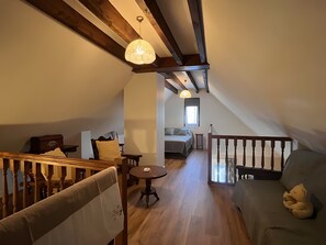 5 habitaciones, tabla de planchar con plancha y wifi gratis
