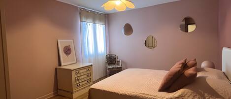 5 bedrooms, iron/ironing board, free WiFi