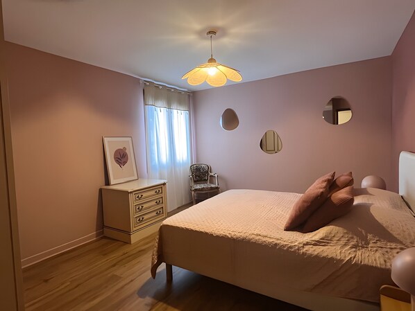 5 habitaciones, tabla de planchar con plancha y wifi gratis