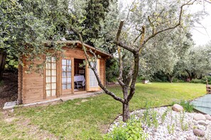 Exterior - Apartment 'Appartamento Trilocale' with Shared Terrace, Shared Garden and Wi-Fi (Bardolino)