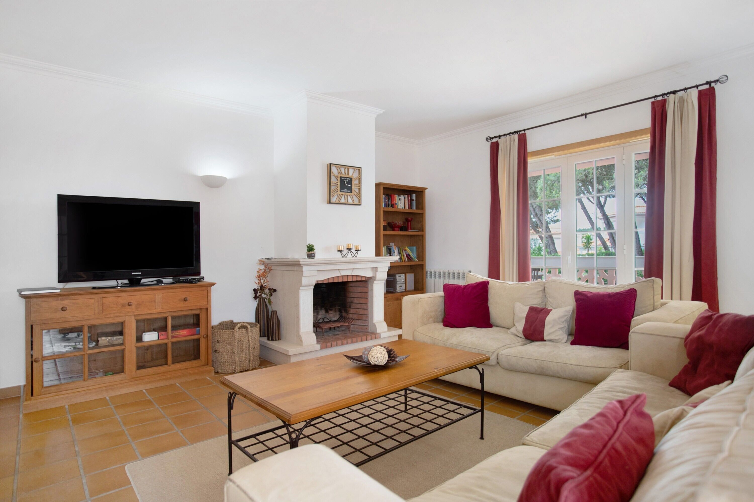 TV, fireplace, DVD player, stereo