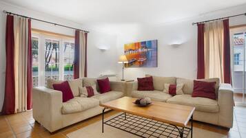 Fernseher, Kamin, DVD-Player, Stereoanlage