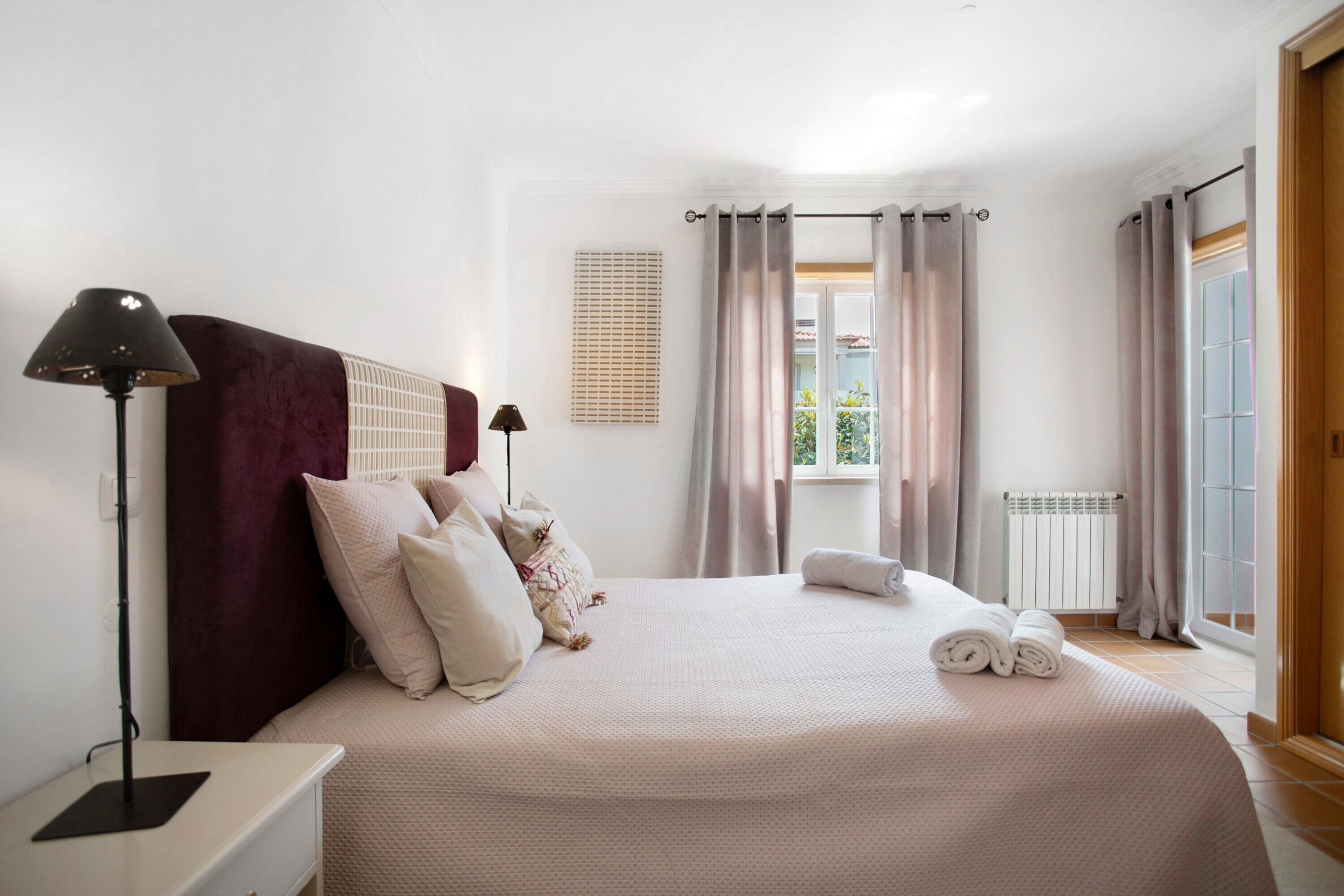 2 室のベッドルーム、アイロン / アイロン台、WiFi (無料)、ベッドシーツ