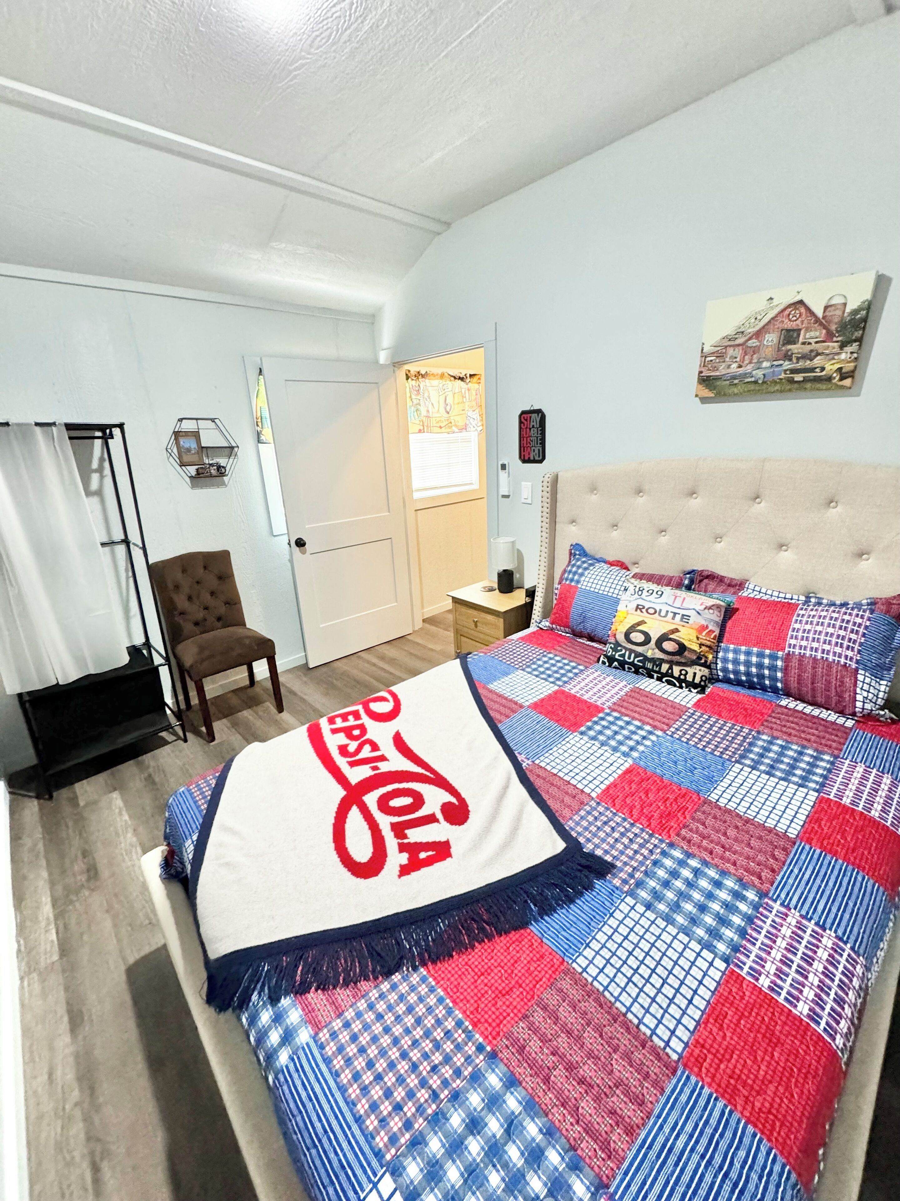 2 habitaciones, tabla de planchar con plancha, wifi y ropa de cama 