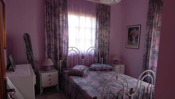3 bedrooms, iron/ironing board, free WiFi, bed sheets