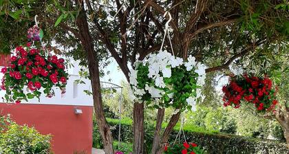 Country House 'Family Villa Dora' with Sea View, Wi-Fi and Air Conditioning