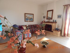 TV, fireplace - Country House 'Family Villa Dora' with Sea View, Wi-Fi and Air Conditioning (Zacharo)