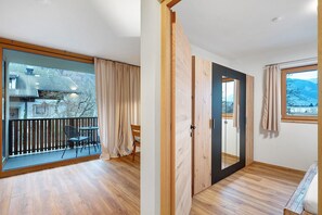 Interior - Apartment 'Matscherhof Family 1' with Mountain View, Wi-Fi and Air Conditioning (Lana)