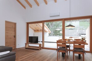 Interior - Apartment 'Matscherhof Elderflower Exclusive' with Mountain View, Wi-Fi and Air Conditioning (Lana)