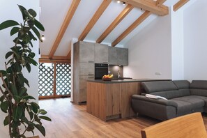 TV - Apartment 'Matscherhof Elderflower Exclusive' with Mountain View, Wi-Fi and Air Conditioning (Lana)