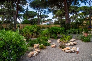 Property grounds - Casale Lorenzo - Apartment 2 with Private Terrace, Shared Garden and Air Conditioning (Orbetello)