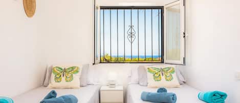 4 bedrooms, iron/ironing board, free WiFi, bed sheets