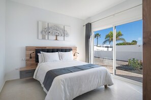 3 slaapkamers, een strijkplank/strijkijzer, gratis wifi, beddengoed