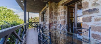 Casa Rural De Cabrera: Mountain Views, Private Terrace & Wi-Fi