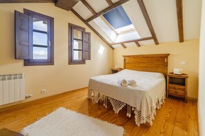 6 bedrooms, free WiFi, bed sheets