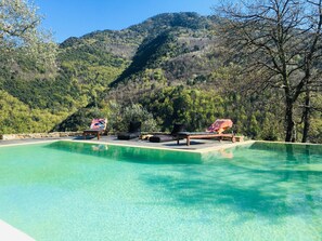 A heated pool - Holiday Home 'Mini House' with Mountain View, Shared Pool and Wi-Fi (Castelvittorio)