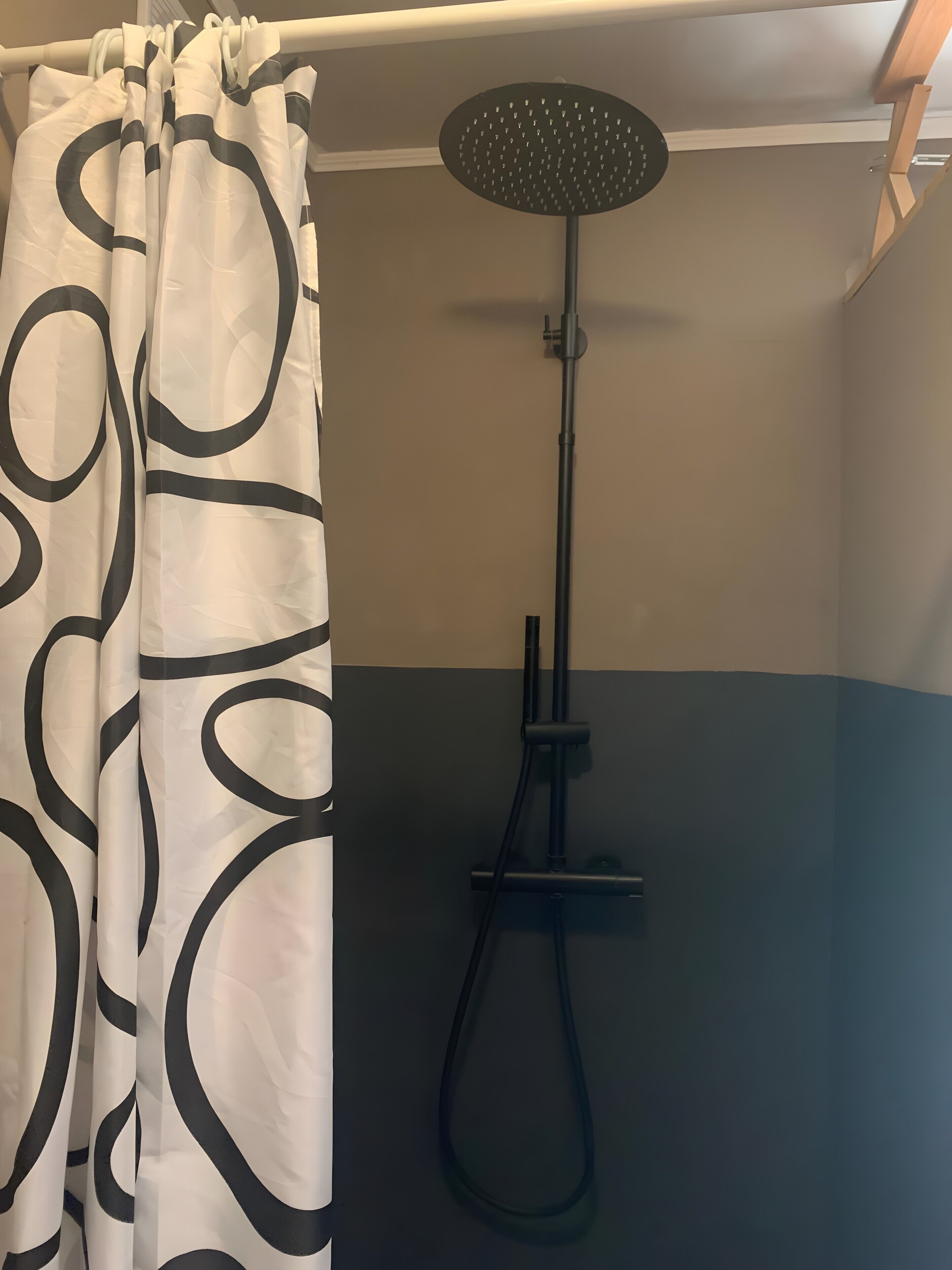 Ducha, secador de pelo, toallas