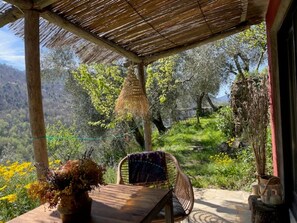 Outdoor dining - Holiday Home 'Mini House' with Mountain View, Shared Pool and Wi-Fi (Castelvittorio)