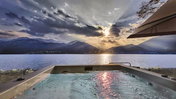 Bain à remous extérieur