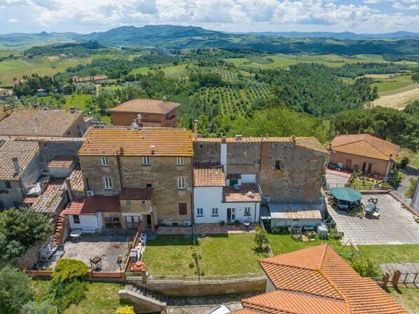 Exterior - Apartment 'Appartamento Sole' with Shared Garden, Wi-Fi and Air Conditioning (Villamagna)
