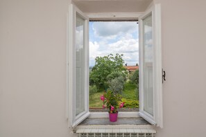 Interior - Apartment 'Appartamento Sole' with Shared Garden, Wi-Fi, and Air Conditioning (Villamagna)