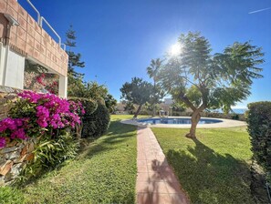 Property grounds - Holiday Home 'Burriana Casa Playa' with Sea Views, Wi-Fi and Air Conditioning (Nerja)