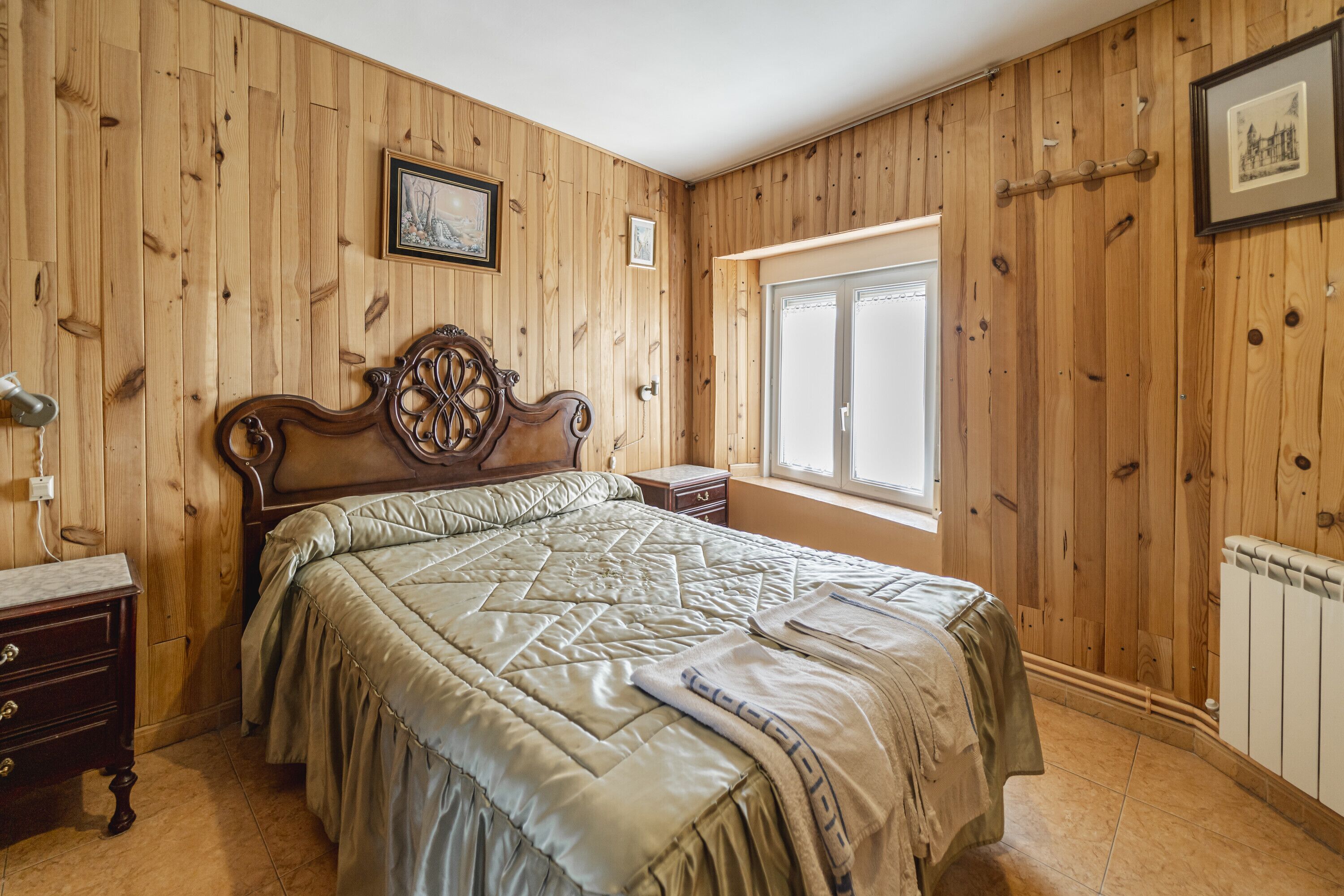 5 habitaciones, tabla de planchar con plancha y wifi gratis 