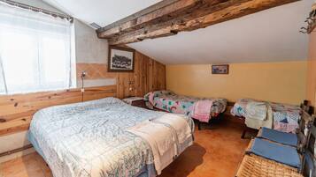 5 dormitorios, tabla de planchar con plancha, wifi gratis y ropa de cama
