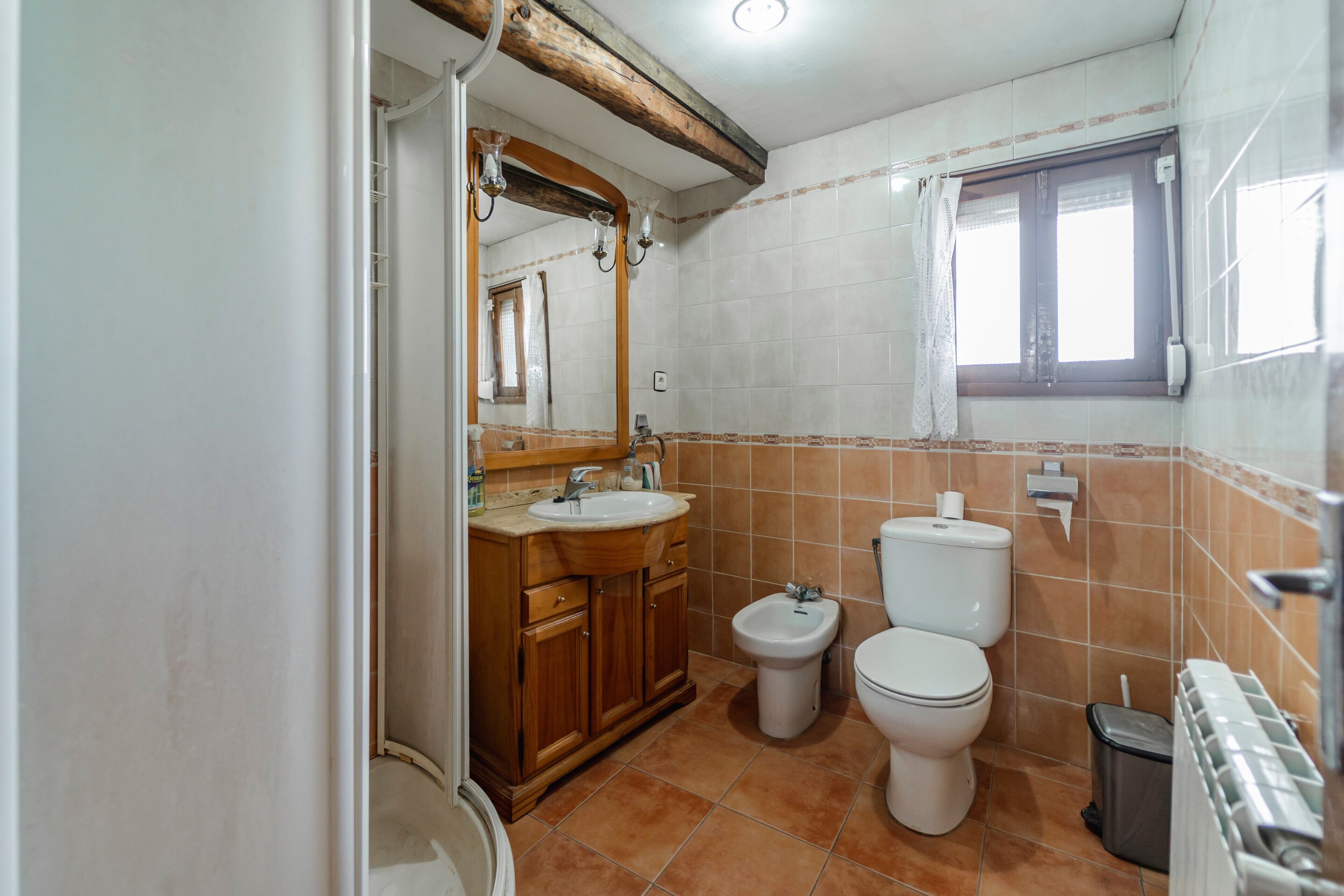 Een douche, een haardroger, handdoeken