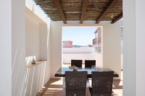 Outdoor dining - Villa Canijo Barbate – Beach House with Private Terrace (Barbate)