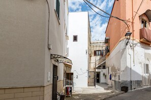 Exterior - Holiday Home 'Sg Apartment Grand Luxury' with Shared Garden, Wi-Fi and Air Conditioning (Massafra)