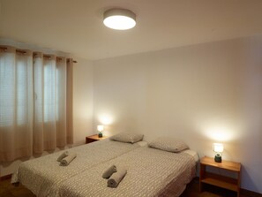 1 quarto, Wi-Fi de cortesia, roupa de cama