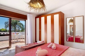 6 bedrooms, iron/ironing board, free WiFi, bed sheets